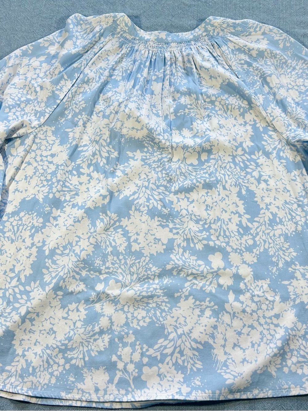 crown & ivy Light Blue and White Floral V-Neck Blouse - Picture 6 of 6